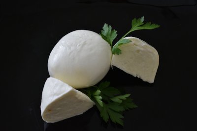 Сир коров'ячий "Моцарела", 75 грн/шт 56092 фото